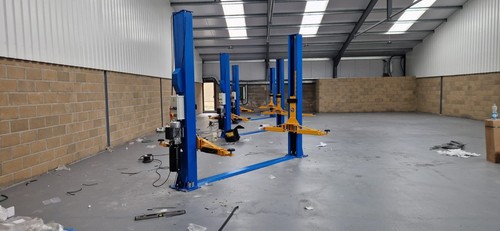 Post car lift - 2,